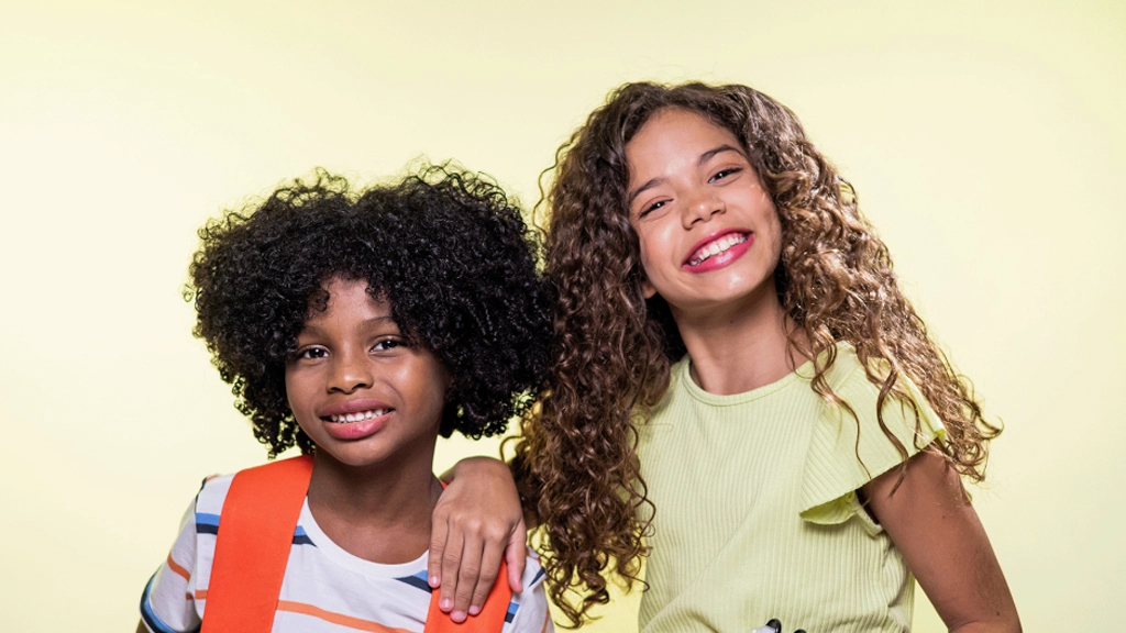 Saiba como cuidar do cabelo cacheado e crespo infantil