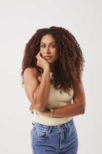 Calor e cabelo: por que seus fios sofrem e como salvá-los do ressecamento